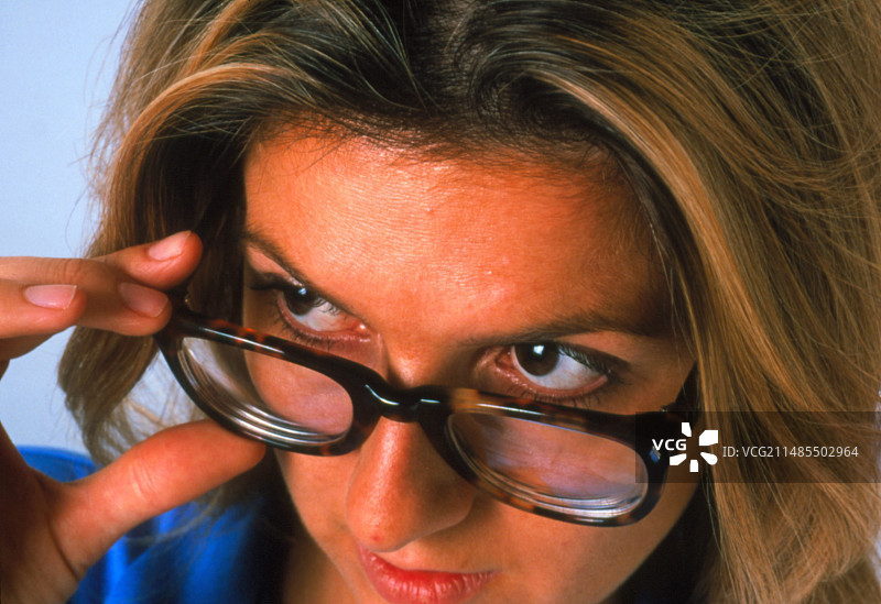 戴眼镜的女人面部图片素材