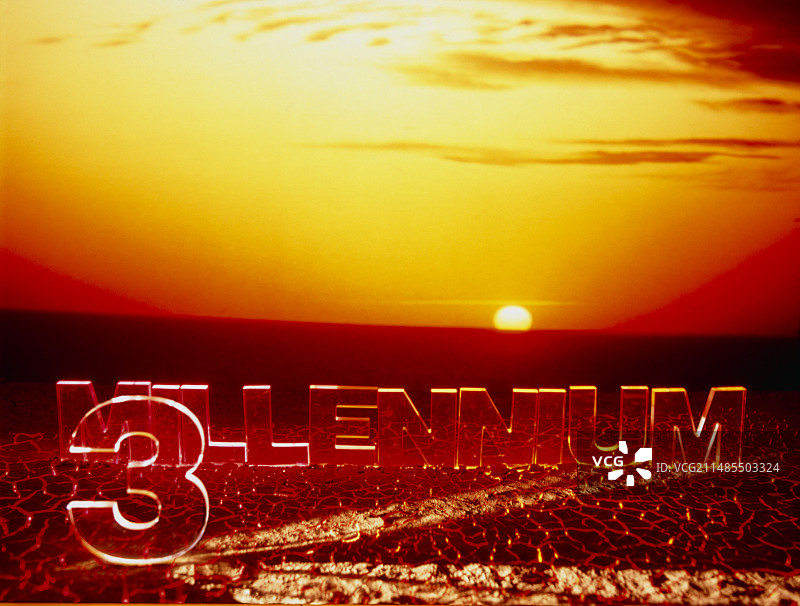 透明有机玻璃第三个千年标志后日出图片素材