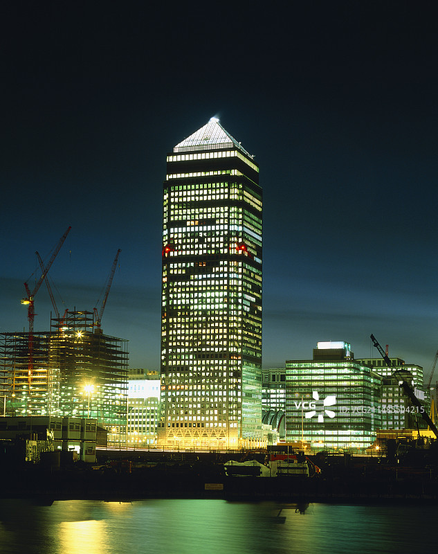 伦敦金丝雀码头夜景图片素材