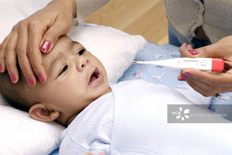 生病的婴儿图片素材