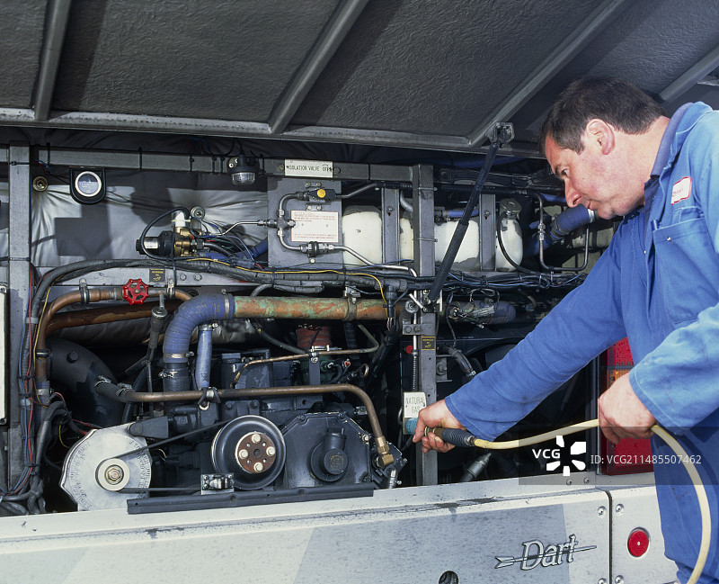 为天然气动力公交车加油图片素材