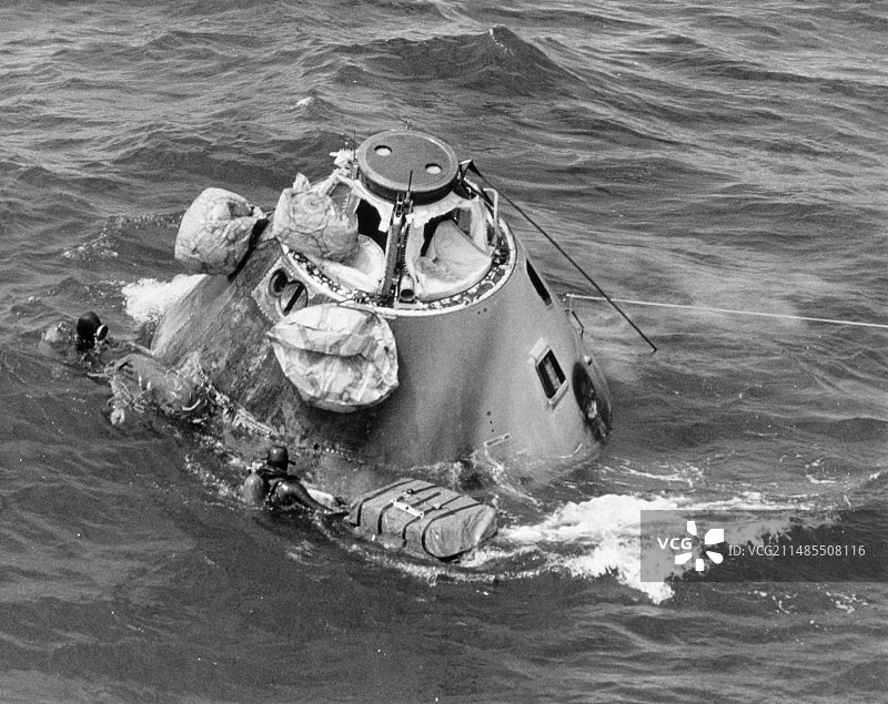 阿波罗6号测试指令舱的回收图片素材