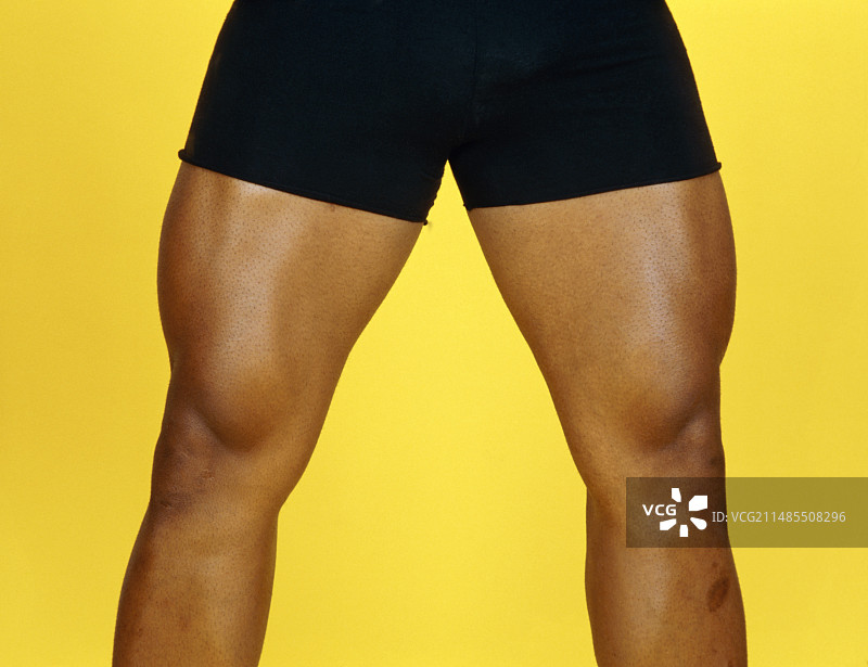 男健美运动员健壮的腿部图片素材