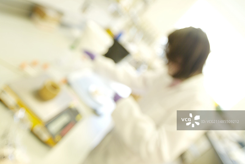 科学家在实验室工作图片素材