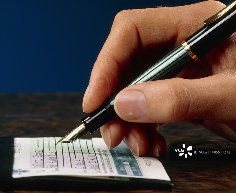 用钢笔手写支票图片素材
