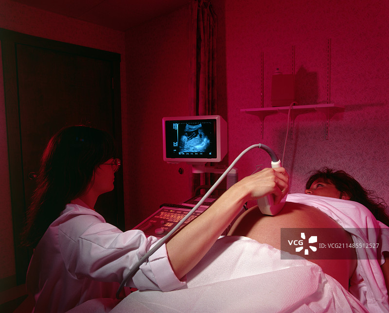 孕妇超声波扫描图片素材