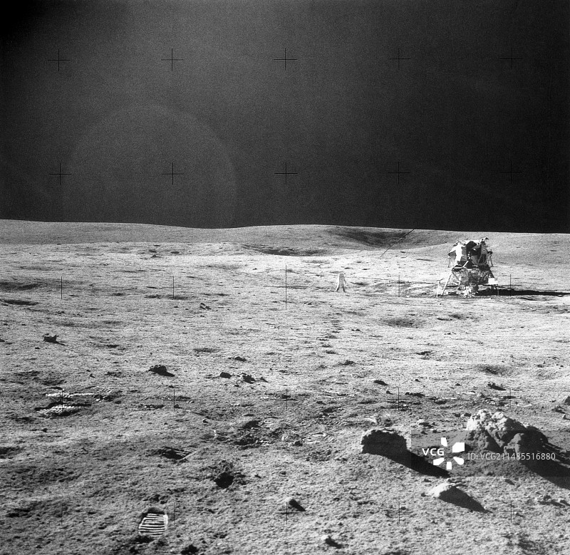阿波罗14号和谢泼德在弗拉·毛罗月球附近图片素材