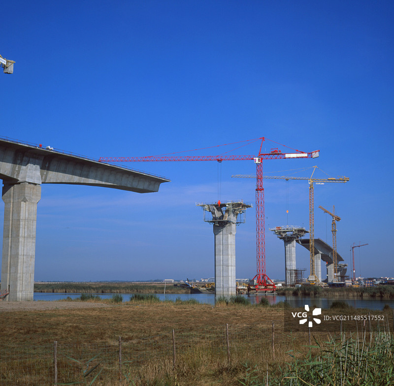 法国夏朗德河公路桥建设图片素材