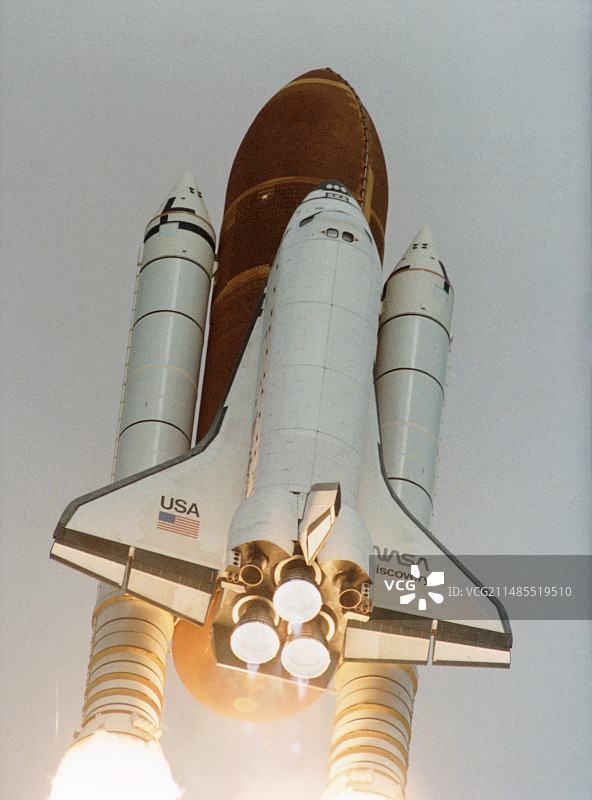 航天飞机STS-31发射，携带太空望远镜图片素材