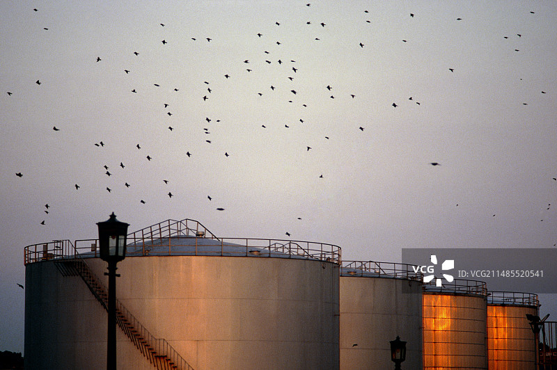 英国伦敦的储油罐图片素材
