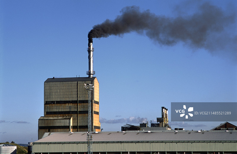 造纸厂造成的空气污染图片素材