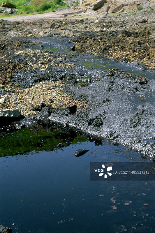 垃圾填埋场的废油图片素材