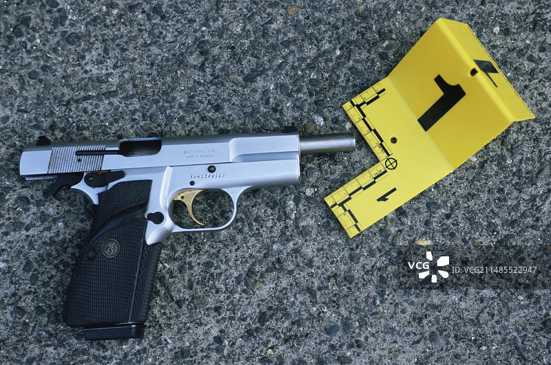 犯罪现场的枪和标记图片素材