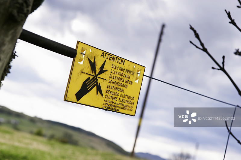 电围栏警告标志图片素材