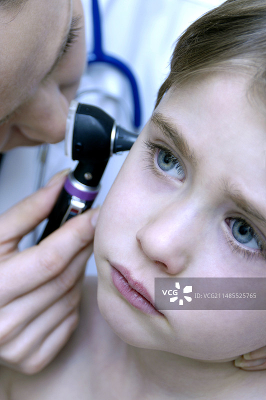 耳部检查图片素材