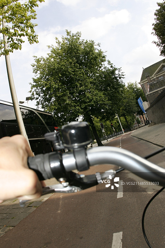 街道骑行图片素材