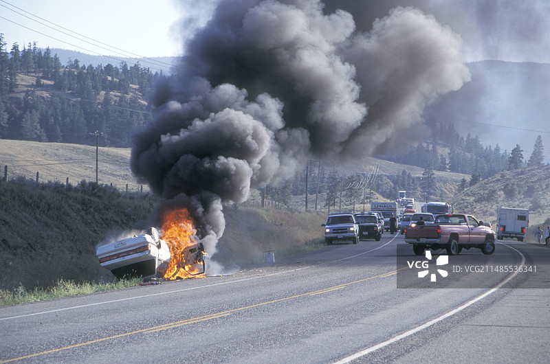 着火的汽车图片素材