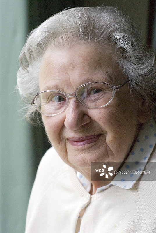 微笑的老年妇女图片素材