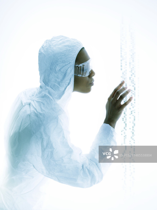 穿着无菌服的生物技术人员图片素材