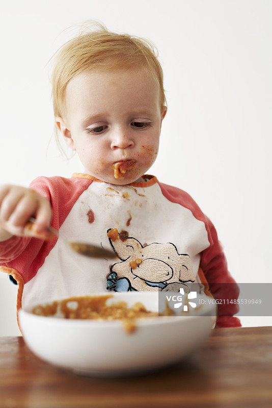 儿童吃晚餐图片素材