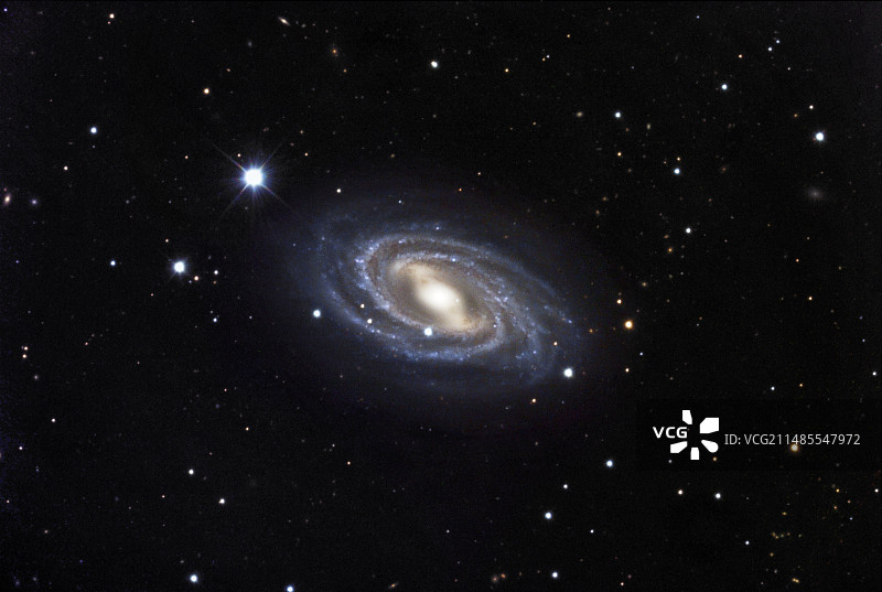 棒旋星系M109图片素材