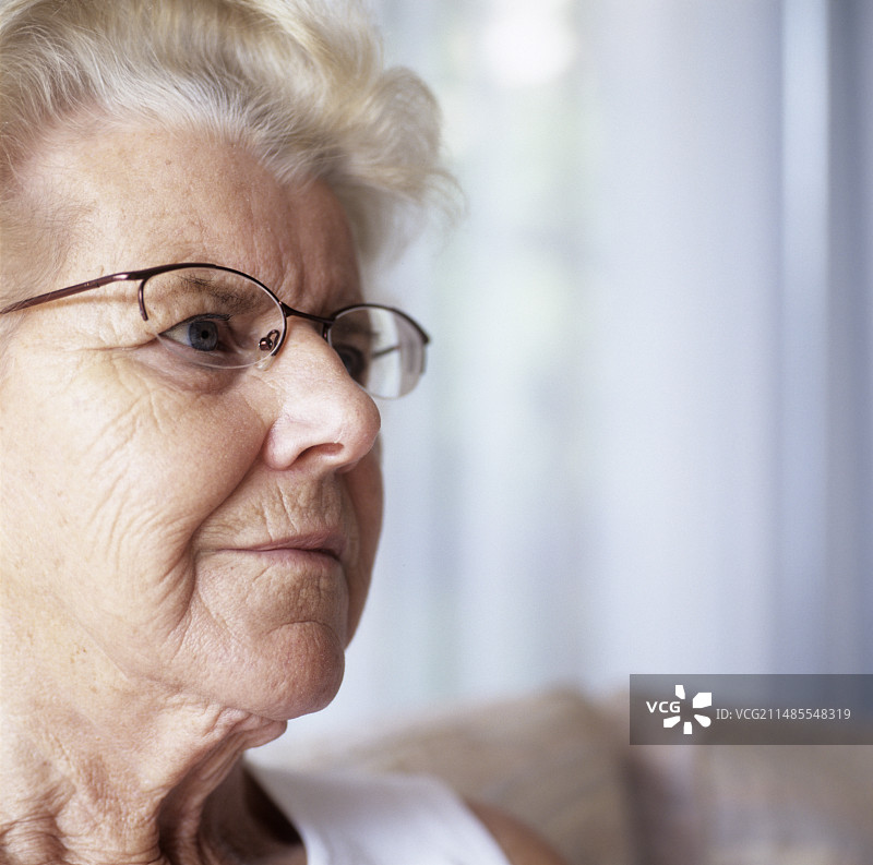 老年妇女图片素材