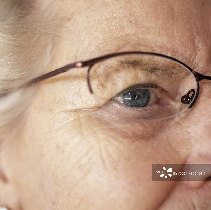 老年妇女图片素材