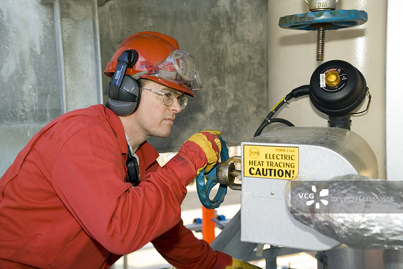 炼油厂工人图片素材