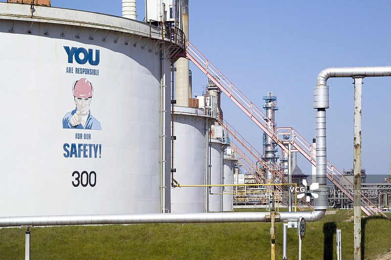 炼油厂储油罐图片素材