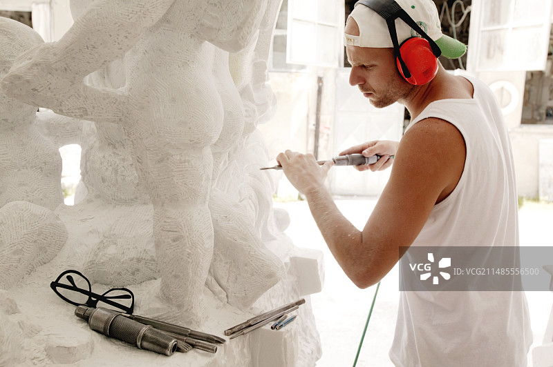 雕塑家工作场景图片素材