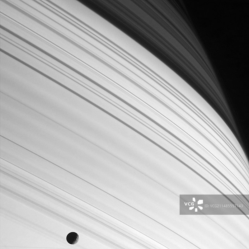 土卫一和土星环图片素材