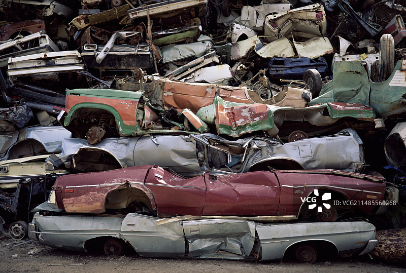 压扁的汽车车身图片素材