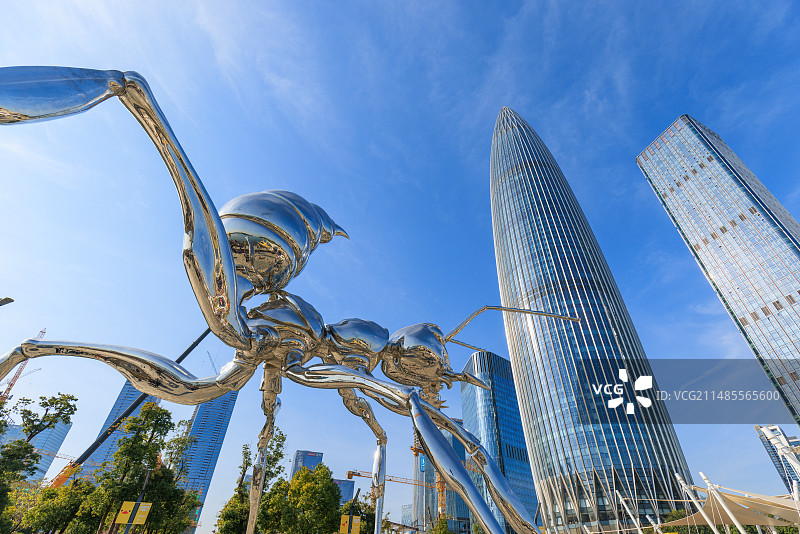 华润大厦前的雕塑图片素材