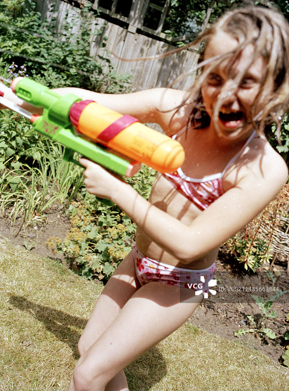 玩耍的女孩图片素材