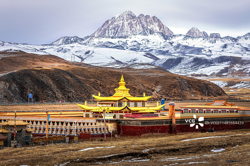 木雅金塔 雅拉雪山 塔公草原图片素材