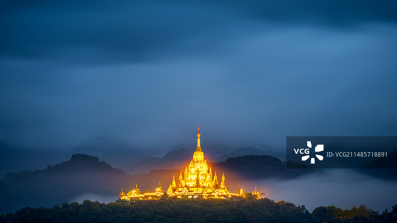 云南芒市勐焕大金塔掠影图片素材