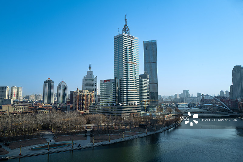 初春河畔图片素材