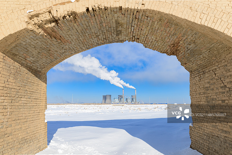 嘉峪关明长城遗址外东方铝业公司图片素材