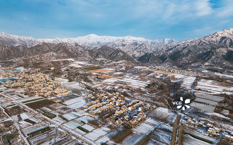 降雪后的村庄，陕西蓝田图片素材