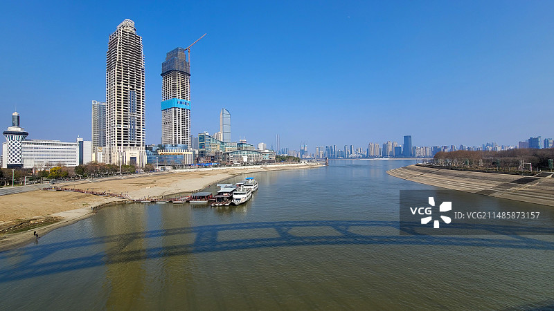 一桥飞架南北——武汉跨汉江晴川桥图片素材