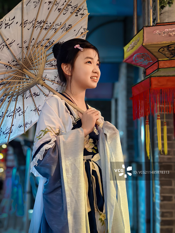 看花灯的小女孩图片素材