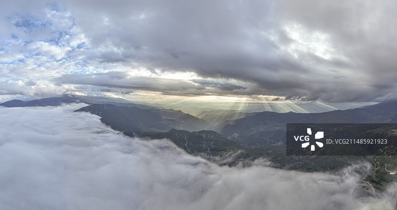 四川凉山大风口风电场云海图片素材