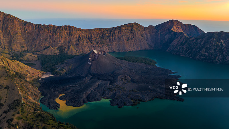 林贾尼火山图片素材
