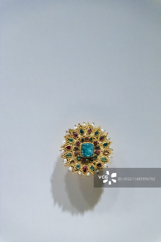 中国北京故宫珍宝馆：清代金嵌珍珠宝石圆花图片素材