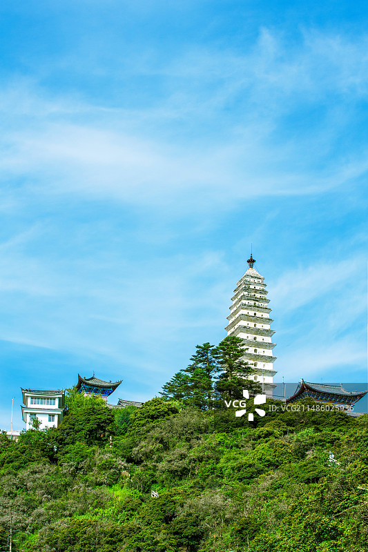 中国云南省大理州宾川县鸡足山顶金顶寺建筑景观图片素材