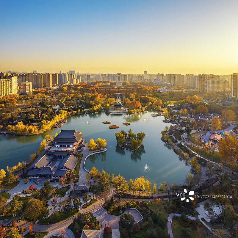 西安兴庆宫公园和西安交通大学秋景航拍图片素材