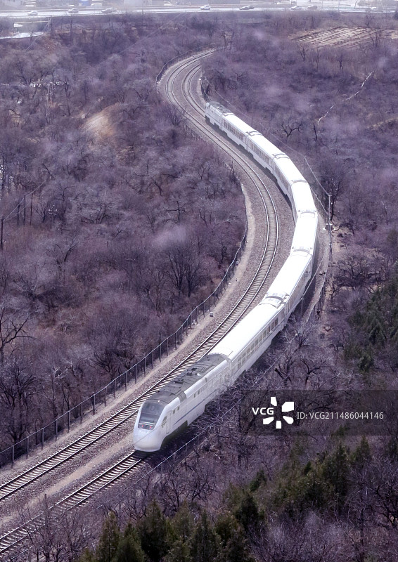 开往春天的列车图片素材