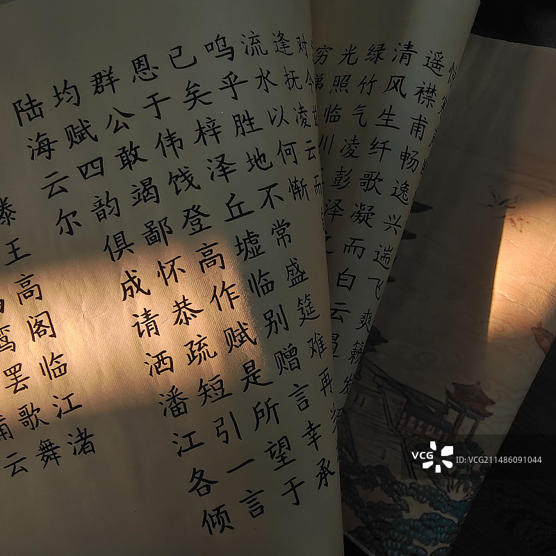 桌子上的诗词特写镜头图片素材