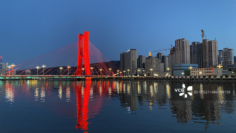 甘肃天水市天水湖夜景图图片素材