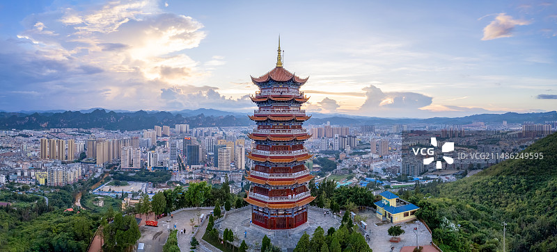 航拍云南文山市文笔塔的黄昏时分的风光图片素材